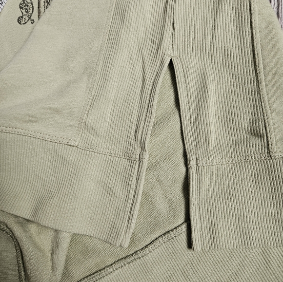 Chico's Zenergy Beaded Paisley Rib-Trim Olive Tunic Size 4/6 - Picture 4 of 9